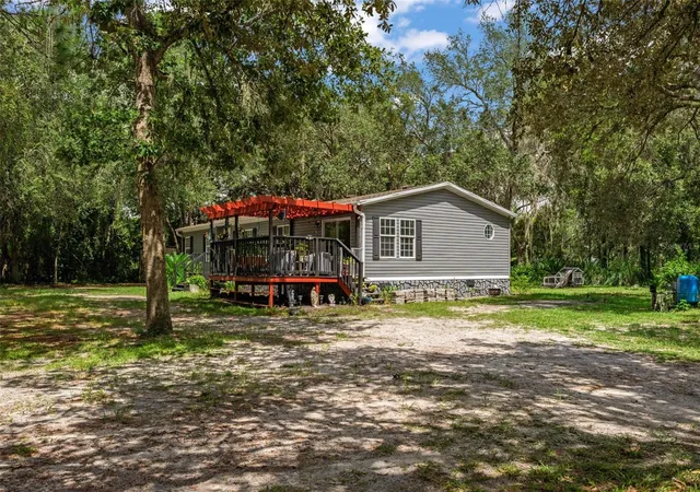 Photo 3 of Manufactured home for sale at 7495 Sw 155th Street, Dunnellon, FL 34432 | MLS# W7889089 | Listing updated on 2026-10-10