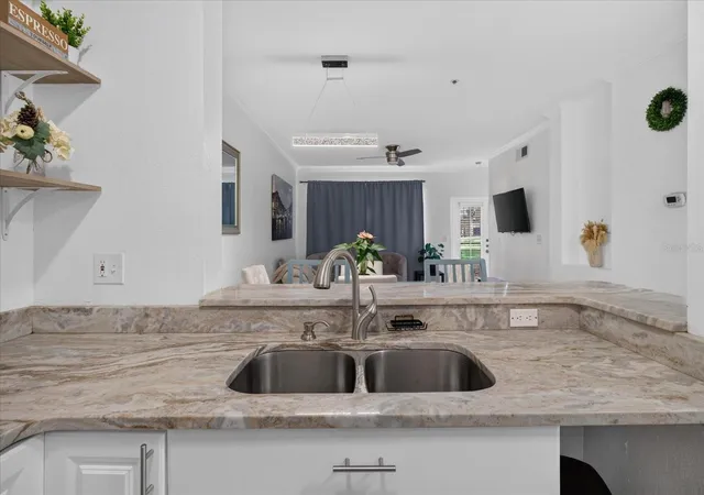 Listing Photo 4 - Condo for sale in building located at 2612 Robert Trent Jones Dr, Orlando, FL 32835 - Unit #711