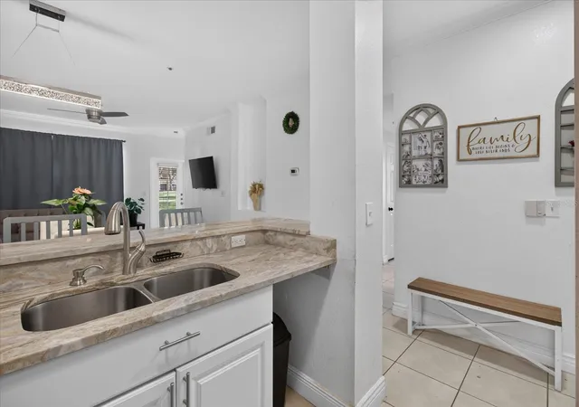 Listing Photo 5 - Condo for sale in building located at 2612 Robert Trent Jones Dr, Orlando, FL 32835 - Unit #711