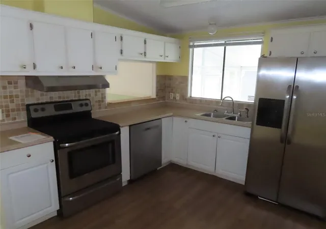 Photo 1 of Manufactured home for sale at 1709 Fox Hl Dr, Lakeland, FL 33810 | MLS# TB8544518 | Listing updated on 2026-10-21