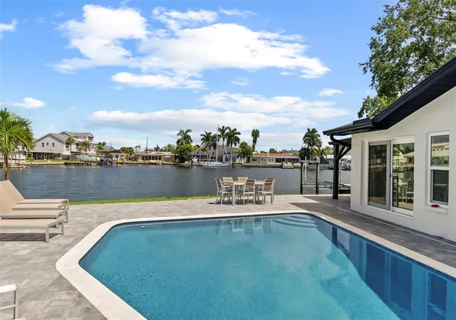 Photo 3 of Single family home for sale at 1514 Sea Gull Dr S, Saint Petersburg, FL 33707 | MLS# TB8544585 | Listing updated on 2026-10-27