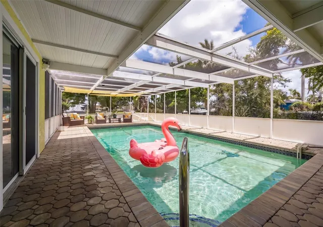 Photo 3 of Single family home for sale at 133 Holly Ave, Sarasota, FL 34243 | MLS# A4704804 | Listing updated on 2026-09-09