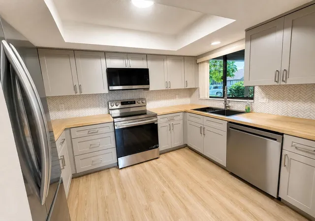 Photo 4 of Condo for sale at 971 Sunridge Dr #110, Sarasota, FL 34234 | MLS# O6438636 | Listing updated on 2026-10-06