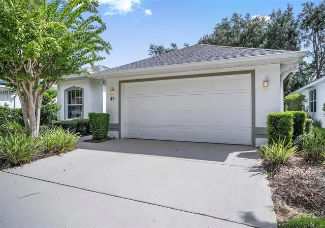 Photo 2 of Single family home for sale at 42 W Waterside Pkwy, Palm Coast, FL 32137 | MLS# FC321186 | Listing updated on 2026-09-09