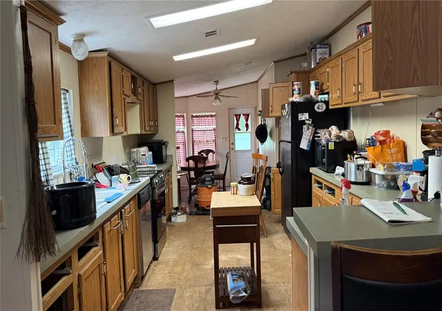Photo 3 of Manufactured home for sale at 12171 Nw 168th Place, Reddick, FL 32686 | MLS# OM731605 | Listing updated on 2026-09-23