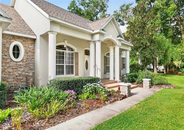 Photo 3 of Single family home for sale at 2080 Nw 111th Loop, Ocala, FL 34475 | MLS# OM731611 | Listing updated on 2026-09-16
