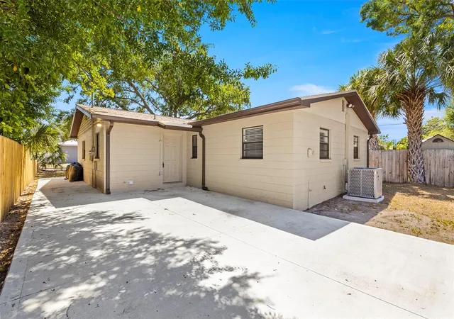 Photo 3 of Single family home for sale at 2539 W Union St, Tampa, FL 33607 | MLS# TB8545215 | Listing updated on 2026-10-07