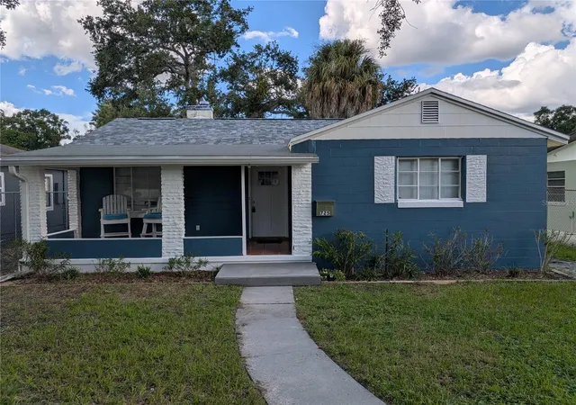 Single family home for sale at 725 17th Avenue S, Saint Petersburg, FL 33701 | MLS# O6438950