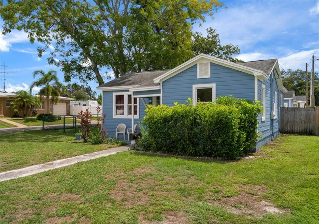 Photo 3 of Single family home for sale at 5300 39 Avenue N, Saint Petersburg, FL 33709 | MLS# TB8545383 | Listing updated on 2026-10-01