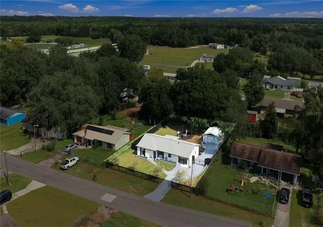 Photo 2 of Single family home for sale at 11615 Se 129th Lane, Ocklawaha, FL 32179 | MLS# OM731656 | Listing updated on 2026-09-23