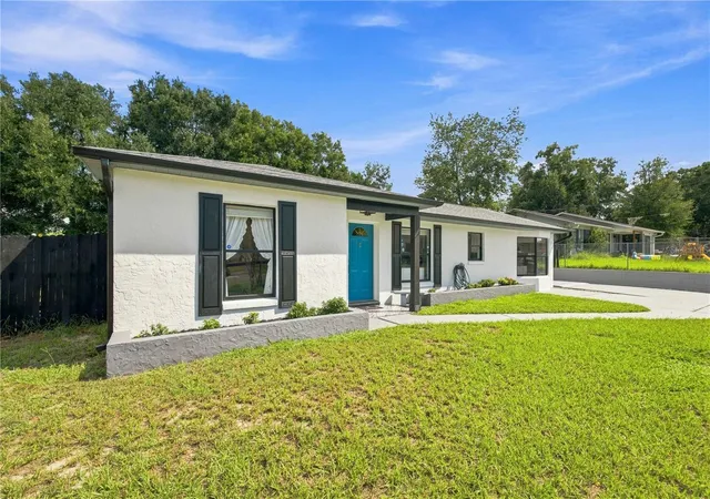 Photo 3 of Single family home for sale at 11615 Se 129th Lane, Ocklawaha, FL 32179 | MLS# OM731656 | Listing updated on 2026-09-23