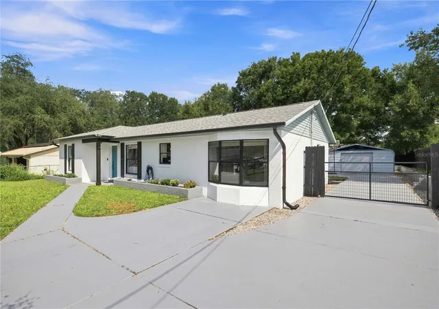 Photo 3 of Single family home for sale at 11615 SE 129th Lane, Ocklawaha, FL 32179 | MLS# OM731656 | Listing updated on 2026-09-23