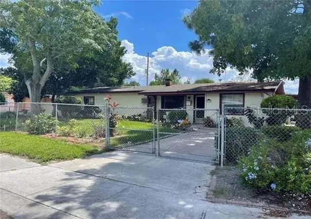 Photo 2 of Sale Pending at 5134 Karl Ln, Orlando, FL 32808 | MLS# O6439227 | Listing updated on 2026-09-16