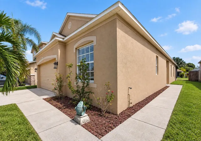 Photo 3 of Single family home for sale at 1824 Atlantic Dr, Ruskin, FL 33570 | MLS# TB8545642 | Listing updated on 2026-10-01