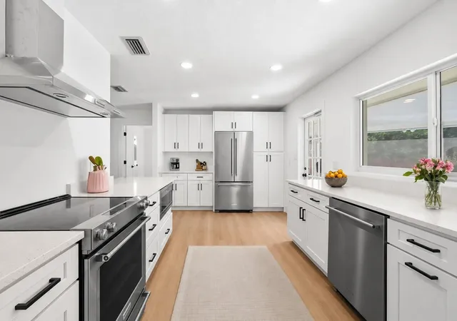 Photo 3 of Single family home for sale at 618 Blairshire Cir, Winter Park, FL 32792 | MLS# O6439298 | Listing updated on 2026-10-11