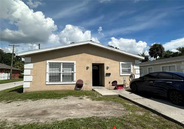Photo 1 of Single family home for sale at 2305 E 28th Avenue, Tampa, FL 33605 | MLS# TB8545791 | Listing updated on 2026-09-09