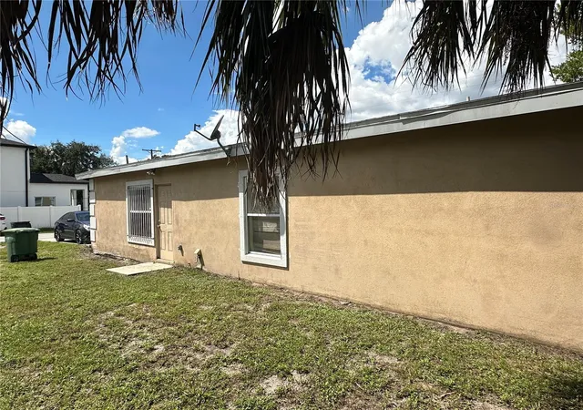 Photo 4 of Single family home for sale at 2305 E 28th Avenue, Tampa, FL 33605 | MLS# TB8545791 | Listing updated on 2026-09-09