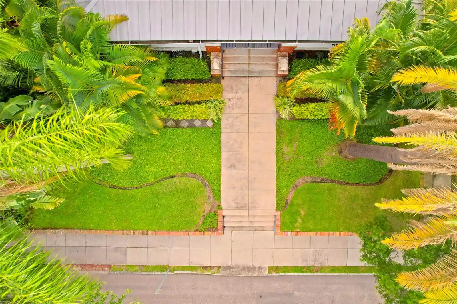 Listing Photo 2 - Condo for sale in 911 S Rome Ave located at 911 S Rome Ave, Tampa, FL 33606 - Unit 911 S Rome Ave