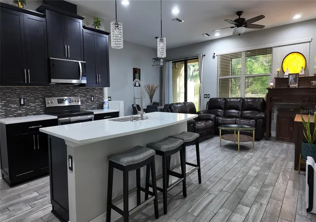 Photo 4 of Townhouse for sale at 7850 52nd Terrace E, Bradenton, FL 34203 | MLS# A4705276 | Listing updated on 2026-09-09