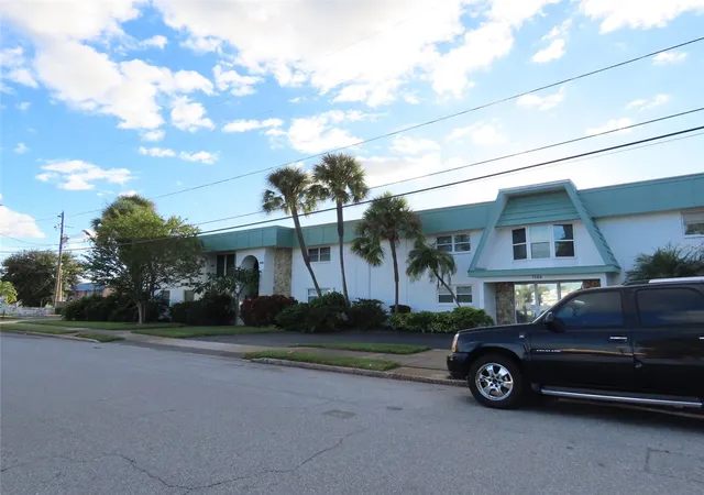Photo 2 of Condo for sale at 3100 Hartford St N #129, Saint Petersburg, FL 33713 | MLS# TB8546210 | Listing updated on 2026-09-25