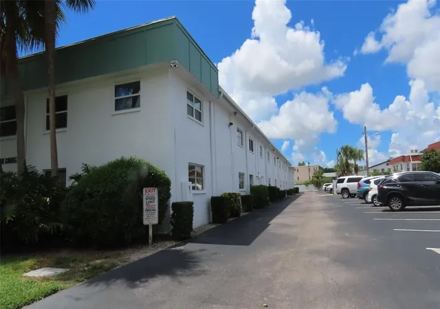 Listing Photo 4 - Condo for sale in building located at 3100 Hartford St N, St. Petersburg, FL 33713 - Unit #129