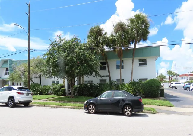Listing Photo 5 - Condo for sale in building located at 3100 Hartford St N, St. Petersburg, FL 33713 - Unit #129