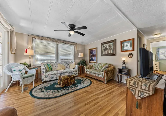 Photo 4 of Manufactured home for sale at 201 Jacaranda Dr, Leesburg, FL 34748 | MLS# O6439768 | Listing updated on 2026-10-01