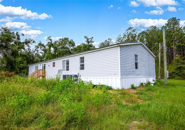 Photo 4 of Manufactured home for sale at 243 SW Reigel Ct, Lake City, FL 32024 | MLS# GC543316 | Listing updated on 2026-10-16