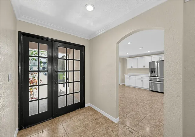 Photo 2 of Single family home for sale at 915 Seminole Blvd, Tarpon Springs, FL 34689 | MLS# O6439885 | Listing updated on 2026-09-16