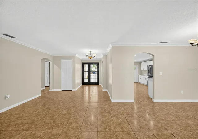 Photo 4 of Single family home for sale at 915 Seminole Blvd, Tarpon Springs, FL 34689 | MLS# O6439885 | Listing updated on 2026-09-16