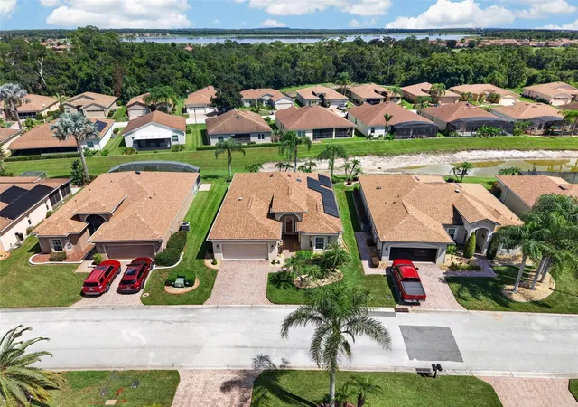 Photo 3 of Single family home for sale at 5325 Snead Dr, Winter Haven, FL 33884 | MLS# TB8546364 | Listing updated on 2026-10-06
