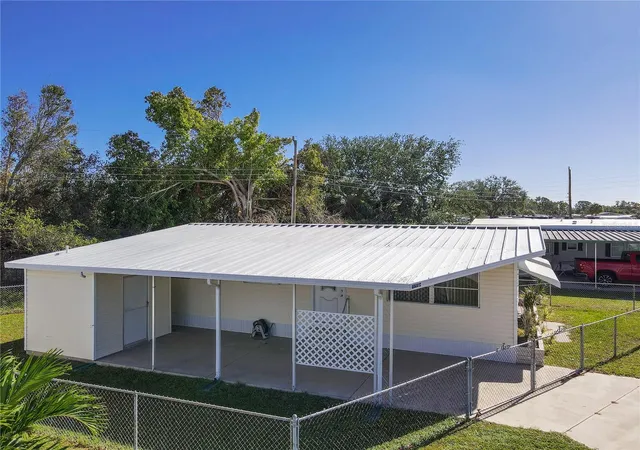 Photo 2 of Manufactured home for sale at 6609 New Jersey St, Bradenton, FL 34207 | MLS# A4705353 | Listing updated on 2026-09-09