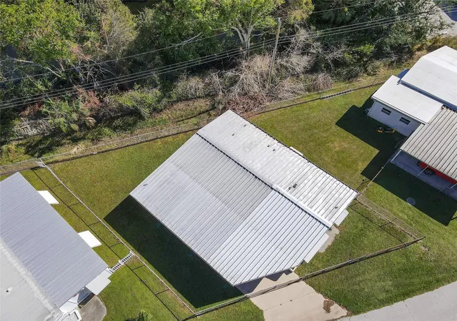 Photo 3 of Manufactured home for sale at 6609 New Jersey St, Bradenton, FL 34207 | MLS# A4705353 | Listing updated on 2026-09-09