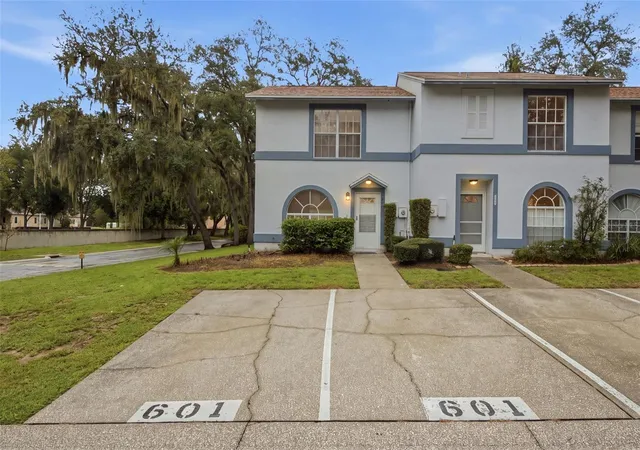 Photo 3 of Townhouse for sale at 601 Bainbridge Dr, Brandon, FL 33511 | MLS# TB8546442 | Listing updated on 2026-09-10