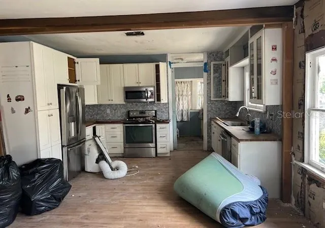 Photo 1 of Sale Pending at 1521 Banks Pl, Lakeland, FL 33803 | MLS# L4964895 | Listing updated on 2026-10-20