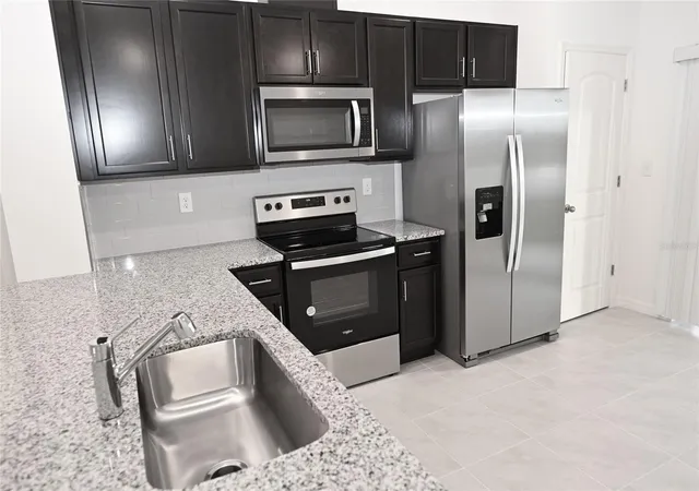 Photo 4 of Single family home for sale at 9532 Sandy Blfs Cir, Parrish, FL 34219 | MLS# A4705466 | Listing updated on 2026-09-09