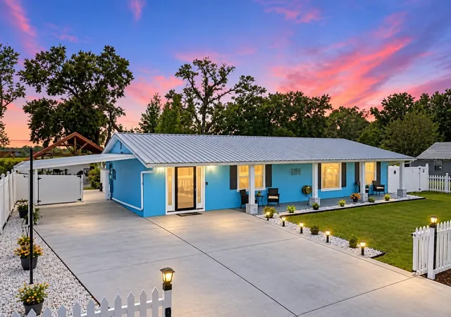 Photo 2 of Single family home for sale at 39352 Lincoln Ave, Zephyrhills, FL 33542 | MLS# TB8546671 | Listing updated on 2026-09-18