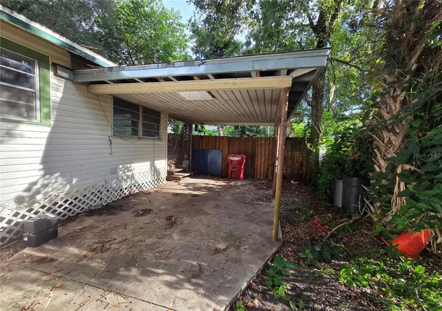 Photo 3 of Single family home for sale at 113 W Strickland St, Plant City, FL 33563 | MLS# TB8546765 | Listing updated on 2026-09-09