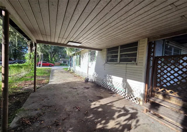 Photo 4 of Single family home for sale at 113 W Strickland St, Plant City, FL 33563 | MLS# TB8546765 | Listing updated on 2026-09-09