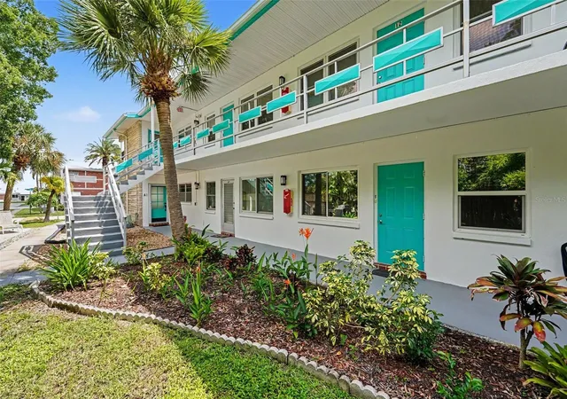 Photo 2 of Condo for sale at 6100 21st Street N #3, Saint Petersburg, FL 33714 | MLS# TB8546970 | Listing updated on 2026-09-16