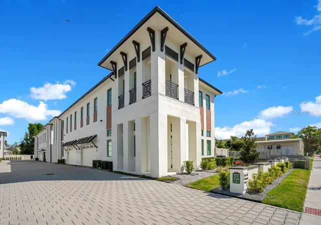 Photo 2 of Townhouse for sale at 504 W Swoope Ave, Winter Park, FL 32789 | MLS# O6440582 | Listing updated on 2026-10-11