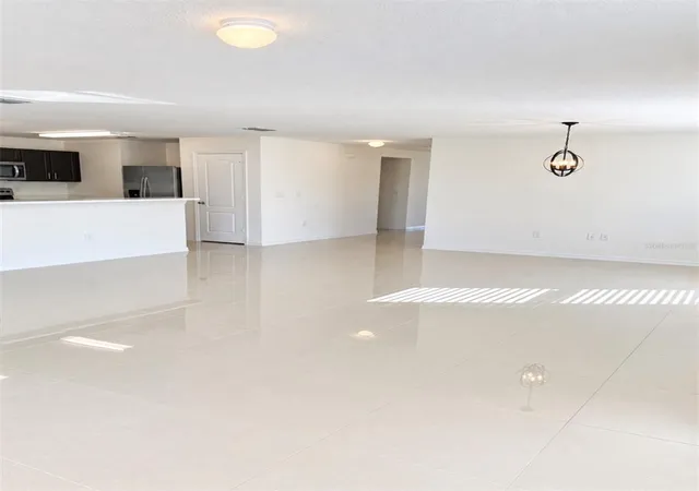 Photo 3 of Single family home for sale at 604 Sarner Pass Way, Winter Haven, FL 33881 | MLS# S5157377 | Listing updated on 2026-09-16