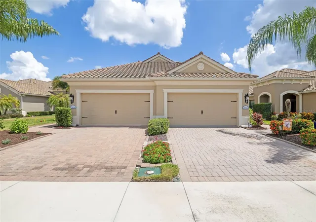 Photo 1 of Single family home for sale at 21620 Avon Park Ct, Venice, FL 34293 | MLS# A4705797 | Listing updated on 2026-09-16