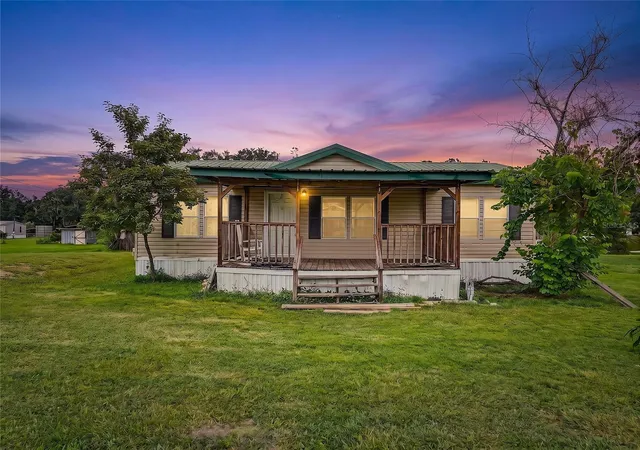 Photo 2 of Manufactured home for sale at 11121 Lithia Pinecrest Rd, Lithia, FL 33547 | MLS# TB8547759 | Listing updated on 2026-10-05
