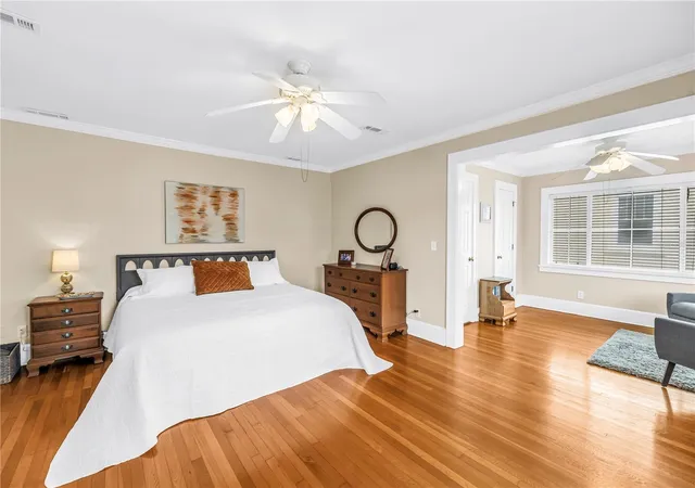 Photo 4 of Single family home for sale at 445 18th Avenue NE, Saint Petersburg, FL 33704 | MLS# TB8548325 | Listing updated on 2026-10-05