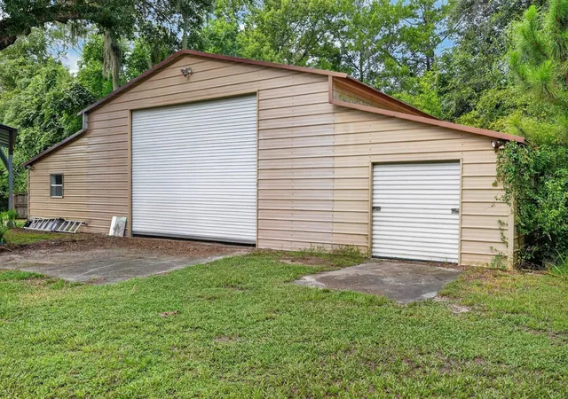 Photo 3 of Single family home for sale at 500 Lake Winnemissett Dr, Deland, FL 32724 | MLS# V4951269 | Listing updated on 2026-09-25