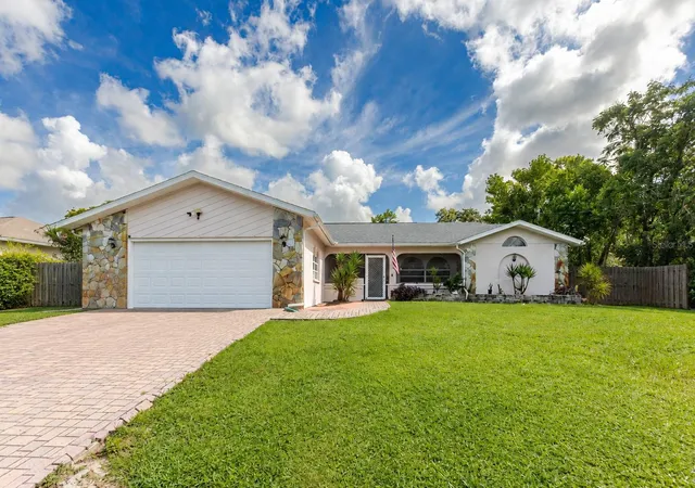 Photo 1 of Single family home for sale at 2066 Gold Rd, Spring Hill, FL 34609 | MLS# W7889504 | Listing updated on 2026-09-29