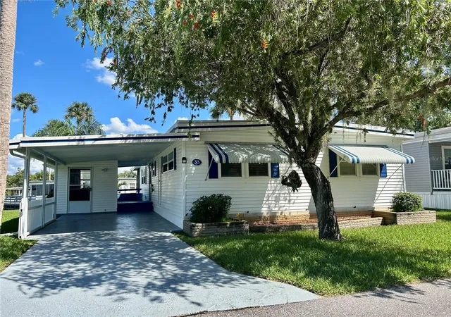 Photo 1 of Manufactured home for sale at 33 Cocos Plumosa Dr, Eustis, FL 32726 | MLS# G5117781 | Listing updated on 2026-09-18