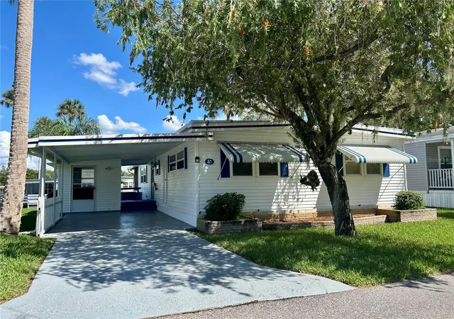 Photo 3 of Manufactured home for sale at 33 Cocos Plumosa Dr, Eustis, FL 32726 | MLS# G5117781 | Listing updated on 2026-09-18