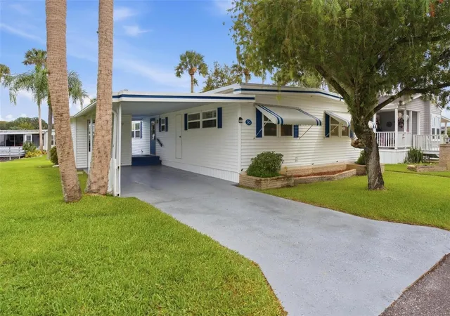 Photo 3 of Manufactured home for sale at 33 Cocos Plumosa Dr, Eustis, FL 32726 | MLS# G5117781 | Listing updated on 2026-09-18